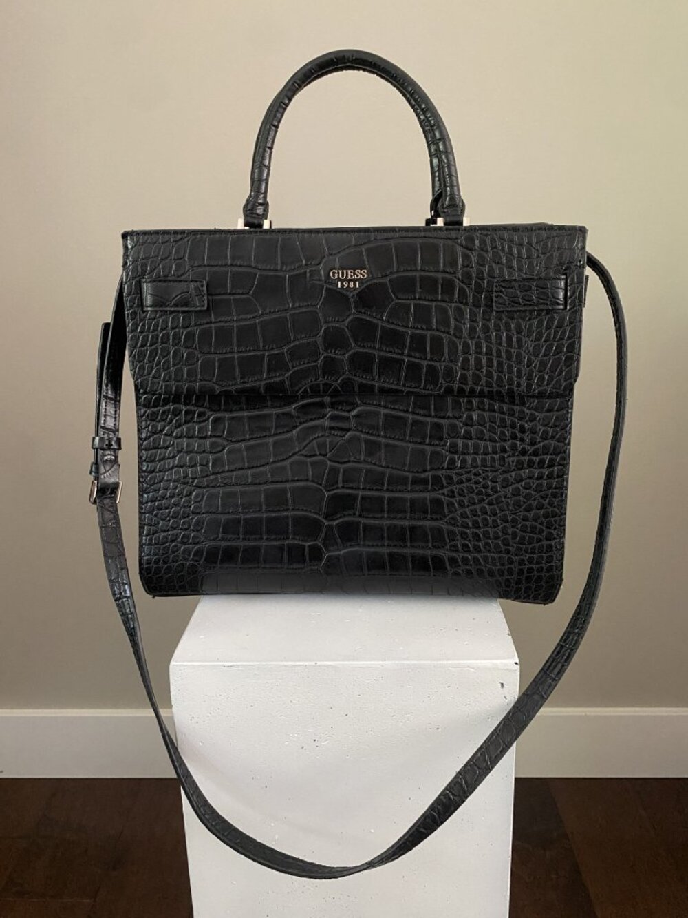 GUESS CATE SATCHEL - Picture 2 of 15